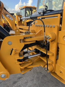 Nouvelle arrivée : Chargeuse-pelleteuse JCB 4CX 4WD, bras télescopique, pattes stabilisatrices, machine haute performance pour le terrassement et le nivellement. - Product Image 3