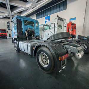 Camión Tractor Sinotruk Howo TX 4x2 430HP <span class=keywords><strong>de</strong></span> Segunda Mano, Color Azul, para Transporte Logístico Interurbano <span class=keywords><strong>de</strong></span> Contenedores Ligeros - Product Image 3