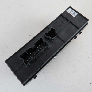 Pulsante Alzacristallo Anteriore Sinistro Usato per Nissan Juke Mk1 2010-2019 (73230) - Product Image 3