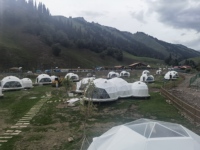 Dôme géodésique de luxe en forme d'igloo pour l'extérieur, le jardin, les loisirs, le camping familial, la véranda, la tente à vue sur les étoiles