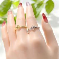 Bague en acier inoxydable à motif floral ajouré, style luxe léger et élégant, bijoux tendance en gros