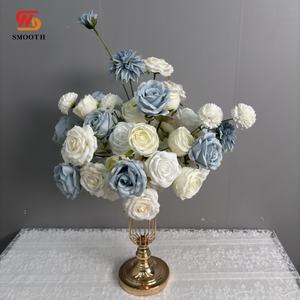 Centro de Mesa Floral LEDA Hecho a Mano con Rosas Artificiales, Arreglo Floral Elegante para el Día de San Valentín - Product Image 3