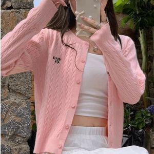 Cardigan court en maille grise de haute qualité pour femme – Collection 2025 - Product Image 2