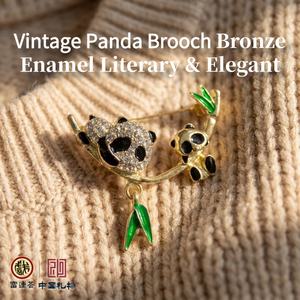 Broche vintage Panda en émail bronze rétro – Cadeau chinois pour le Nouvel An, idéale pour les tenues littéraires - Product Image 5