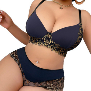 Ensemble de lingerie grande taille avec dentelle, soutien-gorge sans armatures et culotte en dentelle florale - Product Image 6