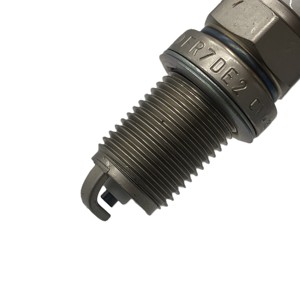 Pièces et <span class=keywords><strong>accessoires</strong></span> automobiles 0242235797 <span class=keywords><strong>BOSCH</strong></span> Nickel FR7DE2 Bougie d'allumage OE 101905610A pour CHANGAN CS75/LUXGEN S5 U6 U7/VW BORA JETTA - Product Image 4