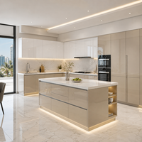 Cuisine modulaire moderne aux Émirats arabes unis avec finition laquée brillante, caractéristiques écologiques et faciles à nettoyer, pour appartement, design moderne