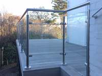 Poteau de garde-corps en verre en acier inoxydable 304 de style moderne système de balustrade de balcon sans cadre à bas prix pour escalier et usage extérieur