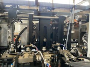 เครื่องทำขวดพลาสติกคุณภาพสูงแบบช่องเดียว สำหรับขวดน้ำมัน 2 ลิตร 3 ลิตร 5 ลิตร และขวดน้ำแร่ รุ่นใหม่ - Product Image 5