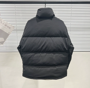 เสื้อแจ็คเก็ตบุขนเป็ดหนานุ่มสำหรับผู้ชาย สไตล์ยุโรปใหม่ล่าสุดสำหรับฤดูหนาว ดีไซน์ทันสมัย คอตั้ง แต่งริบบิ้น ปักลายแจ็คการ์ด - Product Image 3