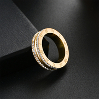 Bague de fiançailles éternelle en acier inoxydable avec gravure de chiffres romains et double rangée de cristaux de zircon pour couple romantique