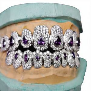 Grillz Hip Hop Personnalisé de Luxe avec Pierres Taillées Poire Violettes, Perles d'Eau Douce, Micro-Pavé Moissanite et Finition Plaqué Rhodium pour Dents - Product Image 1