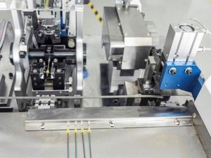 Suministro de fábrica, corte de alambre completamente automático, pelado de un solo cabezal, máquina de prensado de terminales de enchufe impermeable - Product Image 5