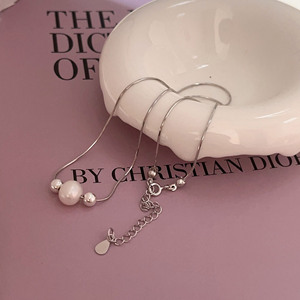 Collar Minimalista de Plata de Ley S925 con Perla Natural de Agua Dulce, Diseño de Espina de Serpiente, Color Blanco, para Uso Diario - Product Image 2