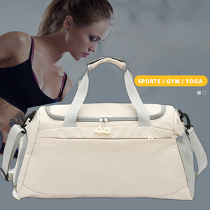 Bolsa de gimnasio de mujer blanca con logotipo personalizado bolsas de deporte de lona de gimnasio impermeables promocionales para hombres y mujeres - Product Image 1