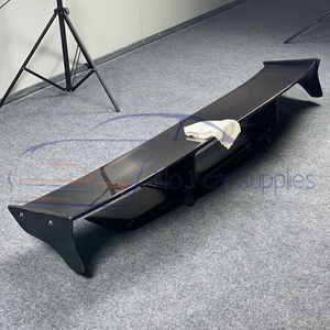 Aileron arrière en fibre de carbone pour GTR35 GT-R avec éclairage LED - Product Image 2