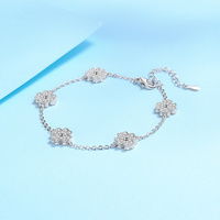 Joyería fina Cinco flores Trébol de cuatro hojas Micro incrustaciones Moissanite completo S925 Pulseras de la suerte de plata esterlina para fiesta de mujer
