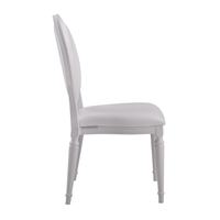 Chaises de banquet en aluminium et chaises crème pour salle à manger, idéales pour les mariages et les événements décontractés