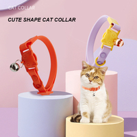 Accessoires de chat de luxe haut de gamme collier en PVC avec cloche croustillante pour collier de chat mignon réglable breloques de couleur unie pour collier de chat