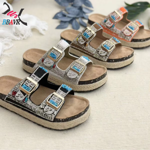 Pantuflas Antideslizantes con Pedrería para Mujer 2025, con Suela Gruesa para Playa y Uso Casual - Product Image 2