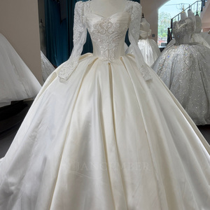 Vestido de Quinceañera/Boda Moderno Wx370 de Satén con Manga Larga, Escote Corazón, Apliques de Encaje con Cuentas y Cola Capilla para Fiesta de 15 Años - Product Image 5