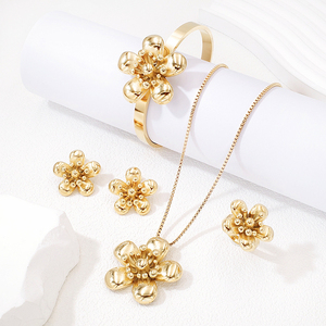 Set di <span class=keywords><strong>Gioielli</strong></span> in Acciaio Inossidabile Placcato Oro 18K PVD Antiossidante con Accessori Floreali di Design alla Moda <span class=keywords><strong>Bijoux</strong></span> Acier Inoxydable Femme - Product Image 3