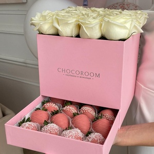 Caja de Regalo de Cartón con Diseño Floral y Fresas Cubiertas de Chocolate para el Día de San Valentín - Product Image 4