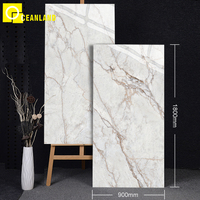 Carrelage en porcelaine émaillée pleine masse effet marbre grand format pour salon