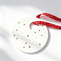Usine en gros personnaliser décoration de maison de noël suspendu parfumé en céramique huile essentielle parfum diffuseur voiture désodorisant