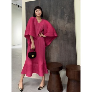 Nuovo Abito Lungo <span class=keywords><strong>Elegante</strong></span> e Sofisticato a Trapezio in Poliestere Rosso Lampone con Scollo a V, Taglie Forti, con Volant, da <span class=keywords><strong>Donna</strong></span>, <span class=keywords><strong>Estivo</strong></span> 2026 - Product Image 1