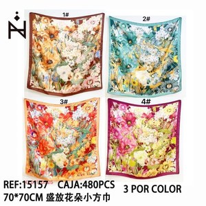 Fazzoletto Quadrato Floreale Mini 70x70Cm con Stampa Vivace per Donna Accessorio di Moda - Product Image 3