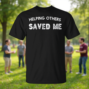 Camiseta promocional unisex para adultos negra con la frase "Helping Others Saved Me" - Product Image 3
