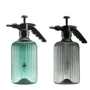Arroseur manuel de jardinage en plastique transparent rétro de 2 L, pulvérisateur d'eau à haute pression avec buse en cuivre et <span class=keywords><strong>tuyau</strong></span> de 5 m - Product Image 1
