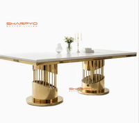 Table à manger moderne de luxe en métal avec plateau en pierre frittée marbrée et pieds en acier inoxydable créatifs pour mobilier de salle à manger d'hôtel