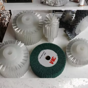 Lavatrice per scarpe commerciale con spazzole per la pulizia delle ruote - Product Image 4