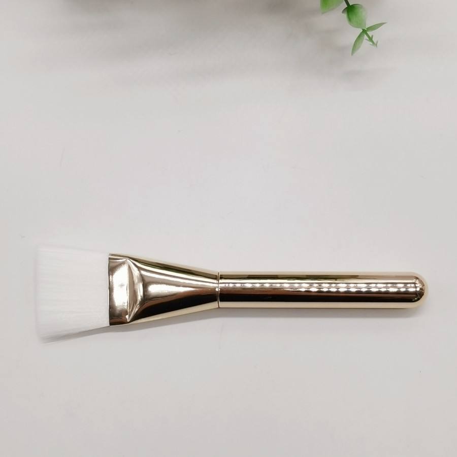 ผมขาวที่จับโลหะสีทอง