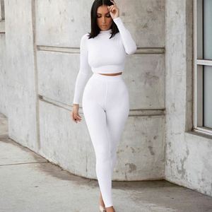 Ensemble de survêtement deux pièces personnalisé pour femme – Haut court et pantalon de jogging - Product Image 1