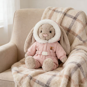 Juguetes de Peluche de Conejito con Traje de Esquí Jelly Catt al por Mayor - Regalo Perfecto, Regalo para Parejas de Boda, Peluche Estético con Cuello de Piel Rosa - Product Image 6