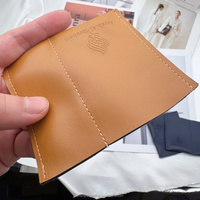 Pochette d'emballage personnalisée en cuir PU pour pinces à cils avec logo en relief, pochette cadeau en cuir pour rouge à lèvres et brillant à lèvres