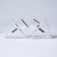 OEM et ODM Tubes de brillant à lèvres transparents transparents de 5.5 ml en triangle transparent créatif unique avec emballage de tubes de brillant à lèvres avec logo personnalisé