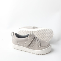 Chaussures de marche respirantes, dessus gris, semelle extérieure en caoutchouc antidérapante, design léger pour un style de vie urbain