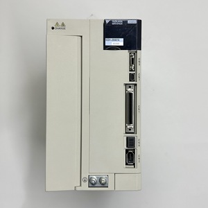 Servoaccionamiento Yaskawa SGDV-200A01A 200W 230V CA para servomotores - Product Image 1
