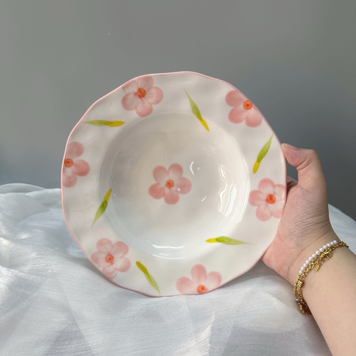 Grande fleur à bord rose