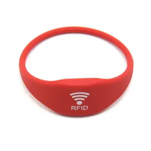 Hot bán không thấm nước tái sử dụng NFC phương tiện truyền thông xã hội cao su vòng đeo tay tùy biến RFID khách sạn Silicone dây đeo cổ tay
