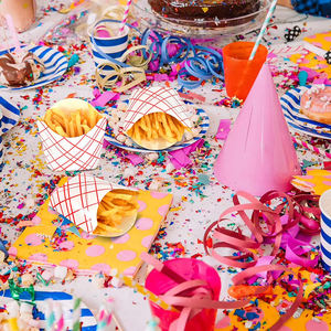 กล่องกระดาษใส่เฟรนช์ฟรายส์แบบใช้แล้วทิ้ง ขนาด 5 ออนซ์ แพ็ค 50 ชิ้น กล่องขนมสำหรับเด็ก สำหรับงานปาร์ตี้ สำหรับเก็บอาหาร ปลอดภัย เป็นมิตรกับสิ่งแวดล้อม - Product Image 5