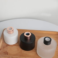 100ML Silk-Screen Logo Givré Rond Rechargeable Parfum Verre Diffuseur Bouteilles Diffuseur Pots pour La Décoration D'huile À La Maison Avec Couvercle