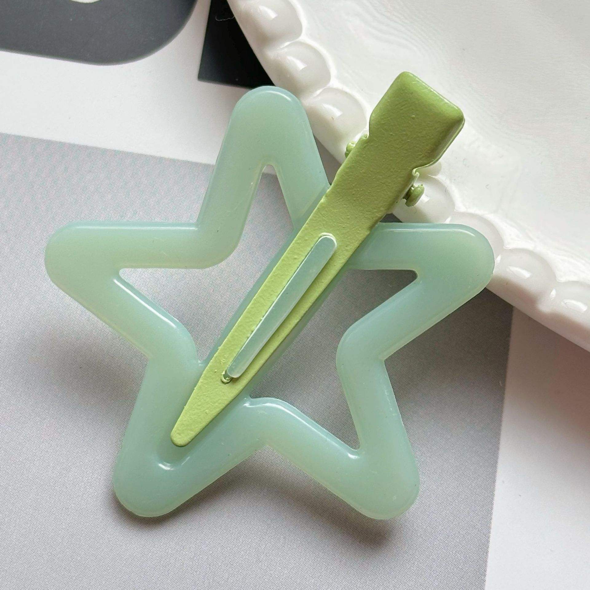 Green five - pointed star