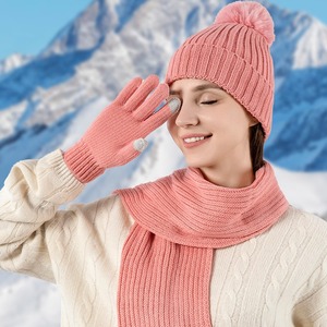 Usine femmes automne hiver trois pièces ensemble doux Double couche chaud <span class=keywords><strong>laine</strong></span> tricoté chapeau longue plaine Style écharpe gants Protection des oreilles - Product Image 1