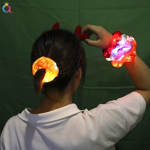 QIYUE Chouchou en satin lumineux à LED, éclairage nocturne, élastique à cheveux LED, porte-queue de cheval - Product Image 4