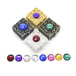 Boîte à bijoux rétro style cour, en alliage creux, avec strass, en alliage de zinc plaqué, boîte de rangement et d'emballage cadeau - Product Image 3